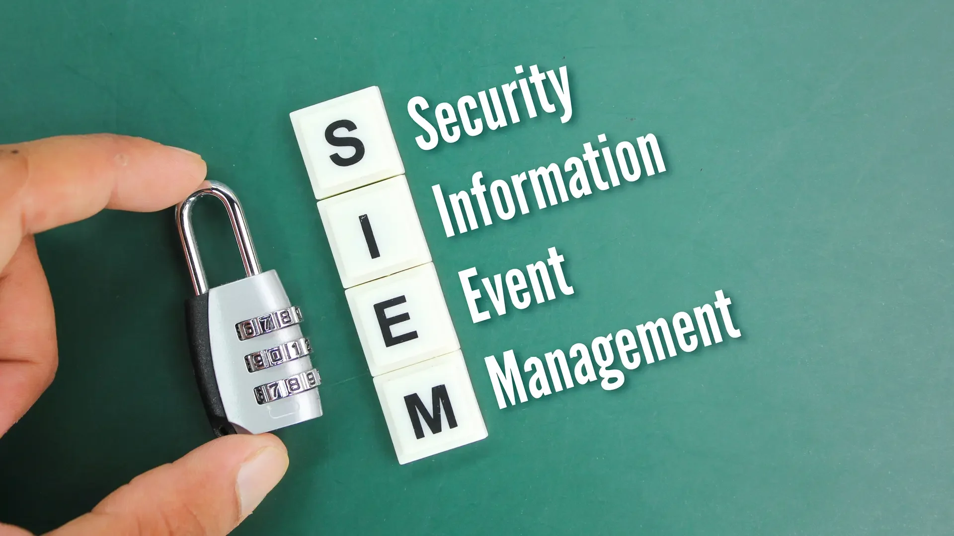 Zamok a pismena SIEM (Security Information Event Manager)